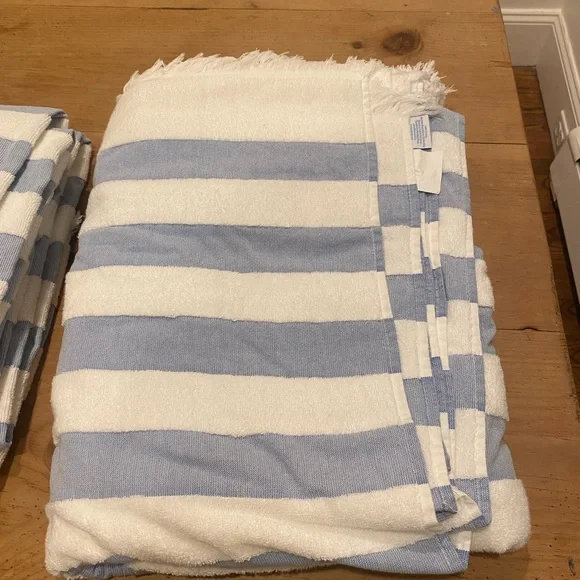 Matouk Amado Blue and White Beach Towels (2) and Blanket - Picture 2 of 7
